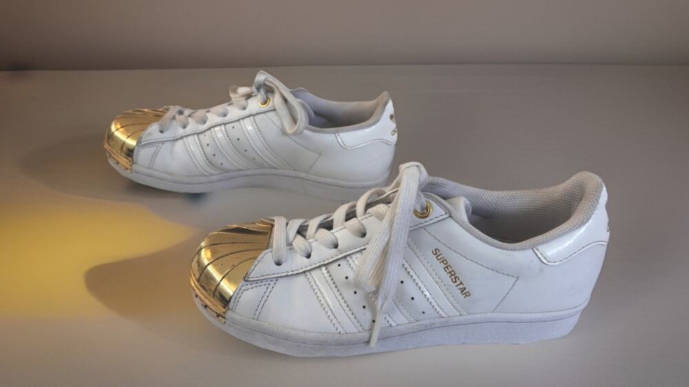 ADIDAS WOMEN’S ORIGINALS SUPERSTAR METAL TOE [FV3310] WHITE GOLD SHELL SZ US 5.5